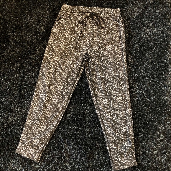 Limited Edition Lululemon Shimmer Jogger - Picture 15 of 15